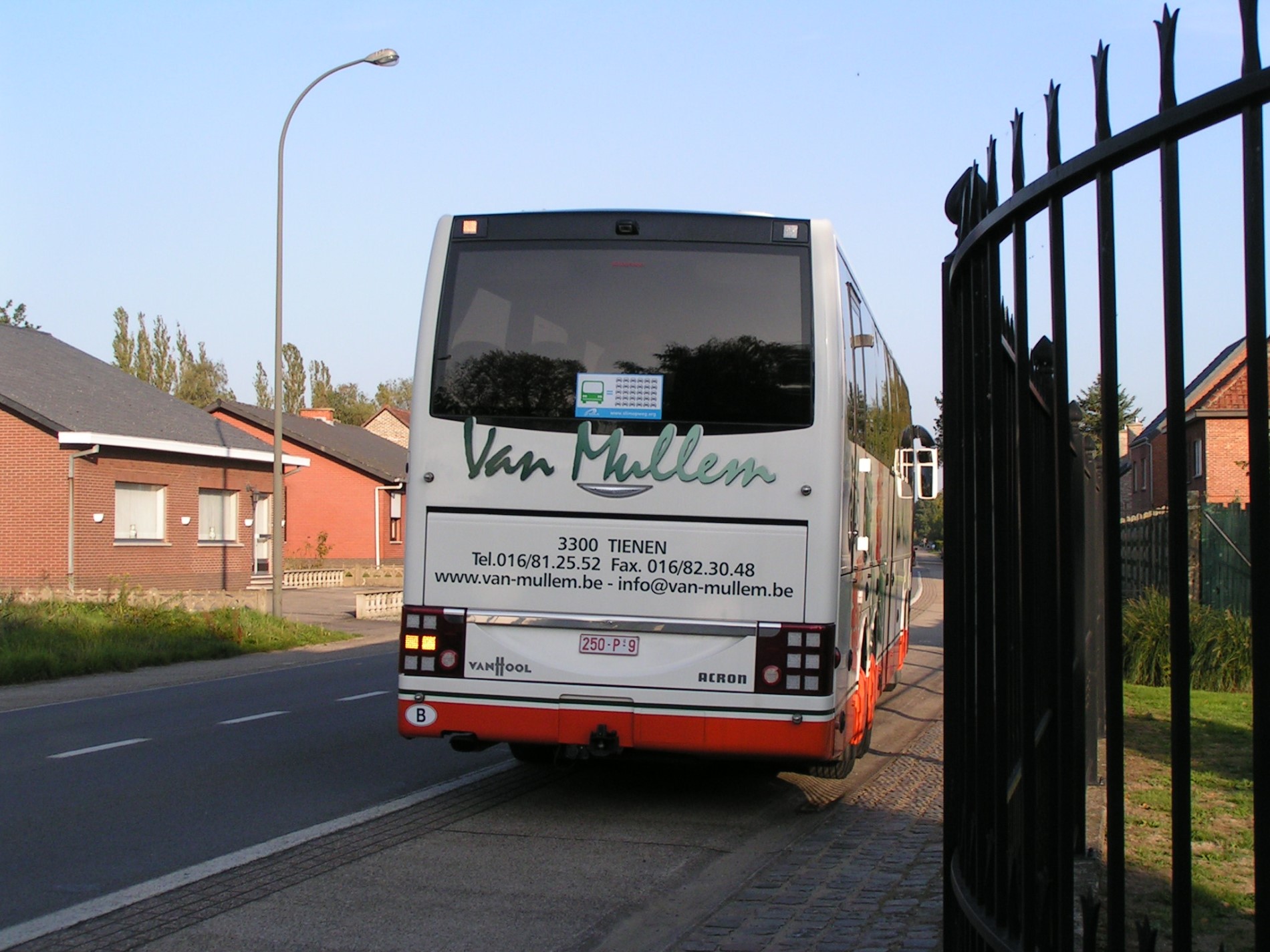 De bus vertrekt